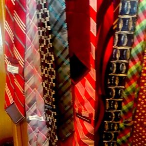 Huge Lot of Mens Ties. 10 ties. Lots of silk ties.